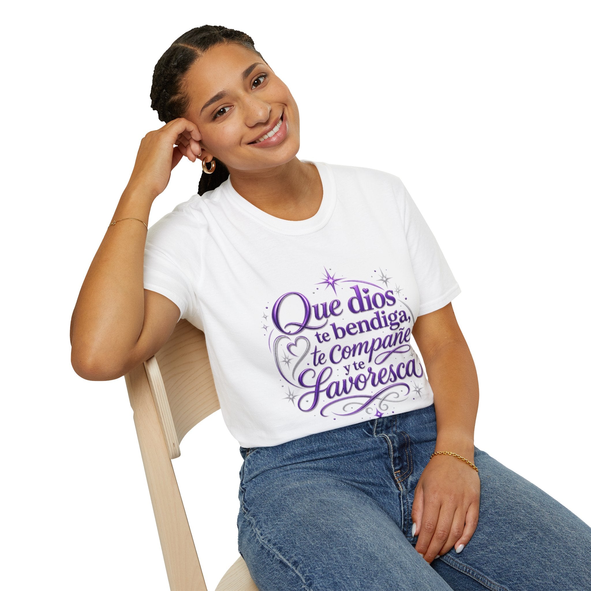 Religious T-Shirt — "Que Dios te bendiga, te acompañe y te favorezca" Spanish Blessing Tee
