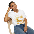 Sonríe Jesús Te Ama T-Shirt — Inspirational Spanish Christian Tee